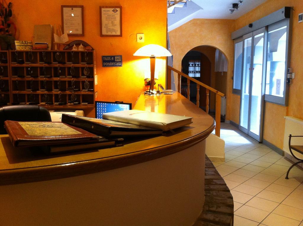 Hotel Zodiaco Szekszard Luaran gambar