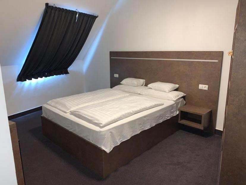 Hotel Zodiaco Szekszard Bilik gambar